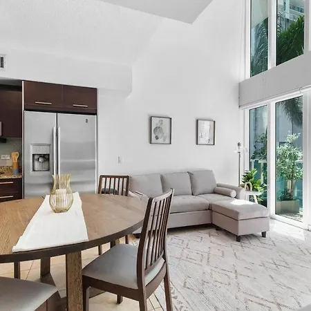 Brickell 2 Story Luxury Getaway With Pool Apartment